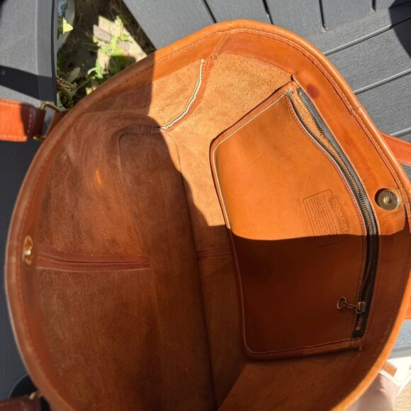 Vintage Coach Large Tote in British Tan - Picture 4 of 14